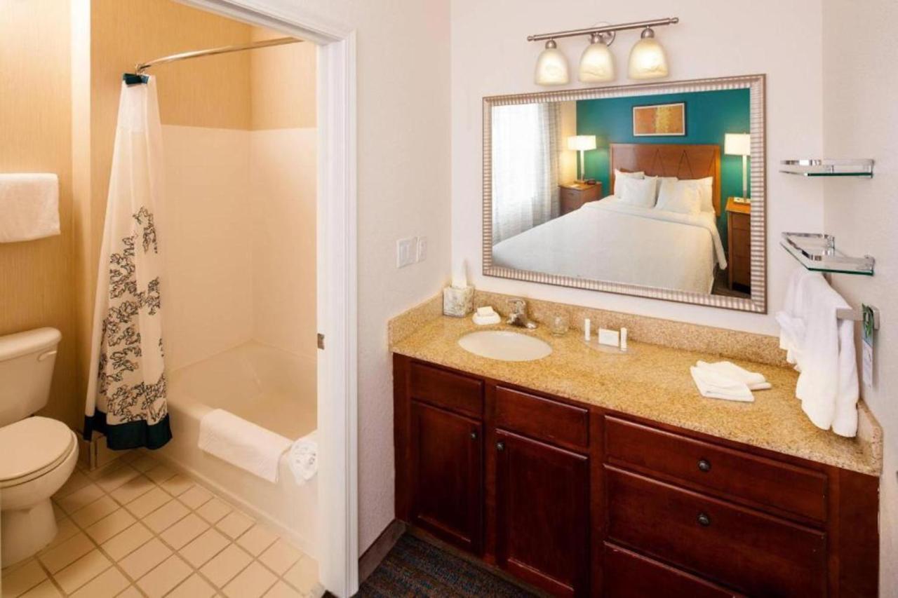 Residence Inn By Marriott Wichita East At Plazzio Eksteriør billede
