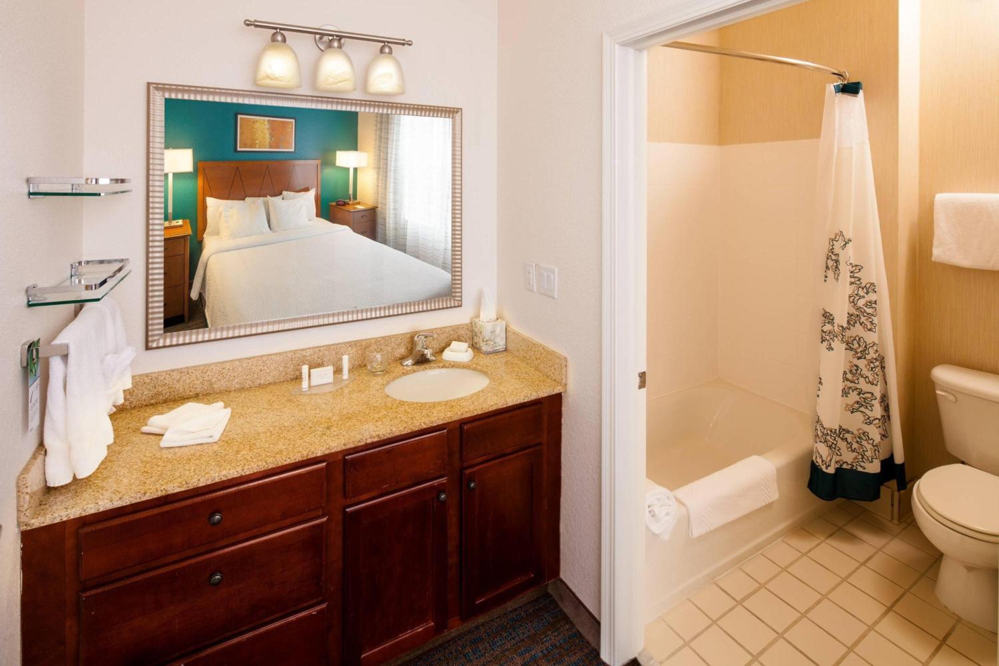 Residence Inn By Marriott Wichita East At Plazzio Eksteriør billede
